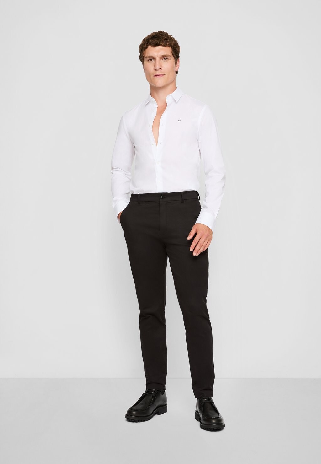 

Брюки TAPERED Calvin Klein, черный