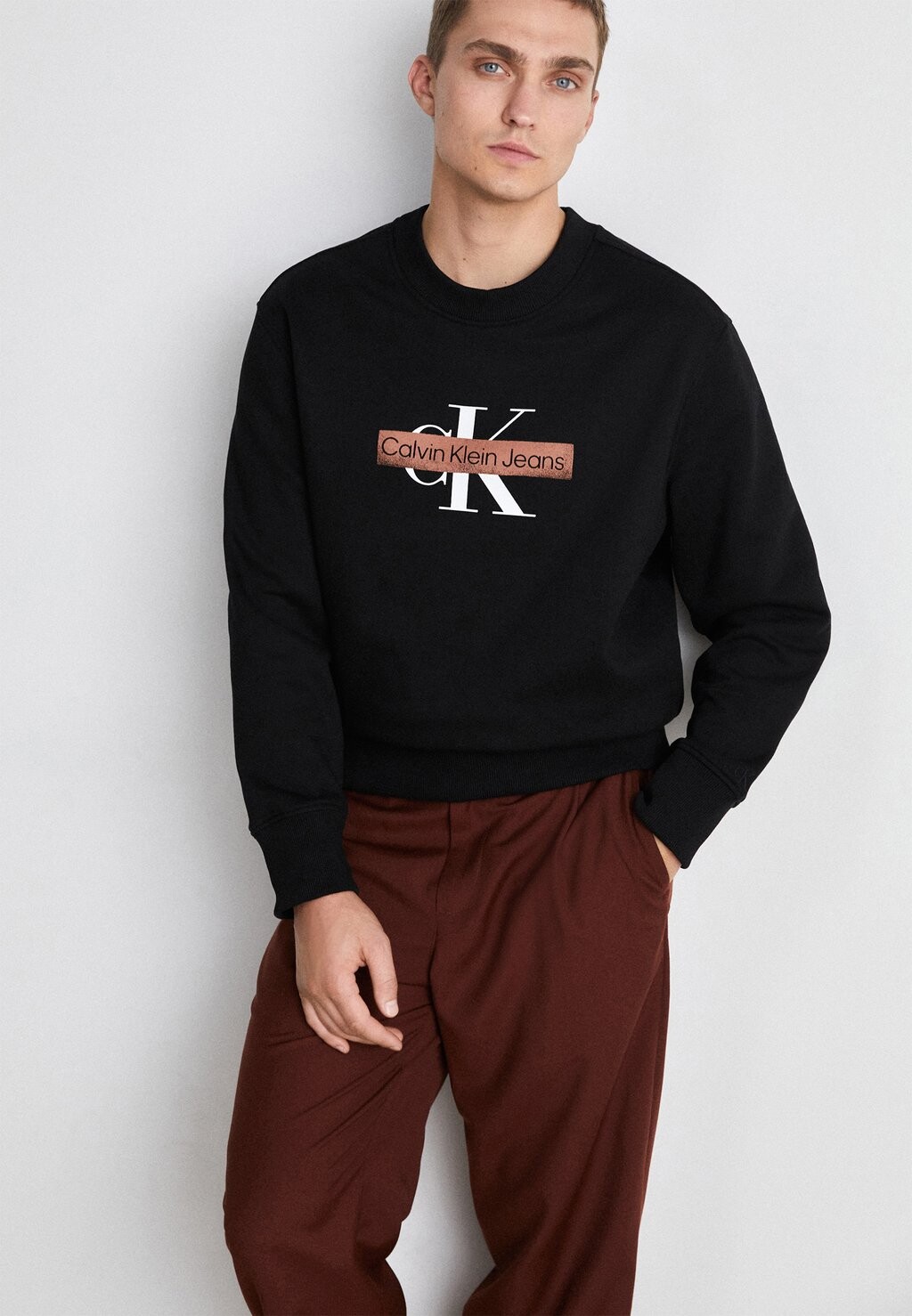 

Толстовка MONOLOGUE CREW NECK UNISEX Calvin Klein Jeans, черный