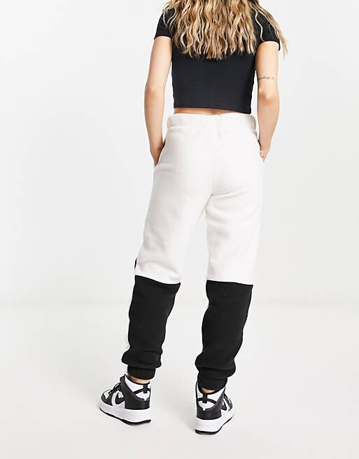 

Кремовые джоггеры из шерпы The North Face Shispare эксклюзивно на ASOS