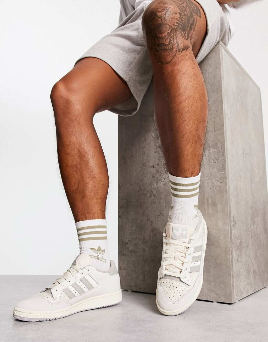 

Бело-серые кроссовки adidas Originals Centennial