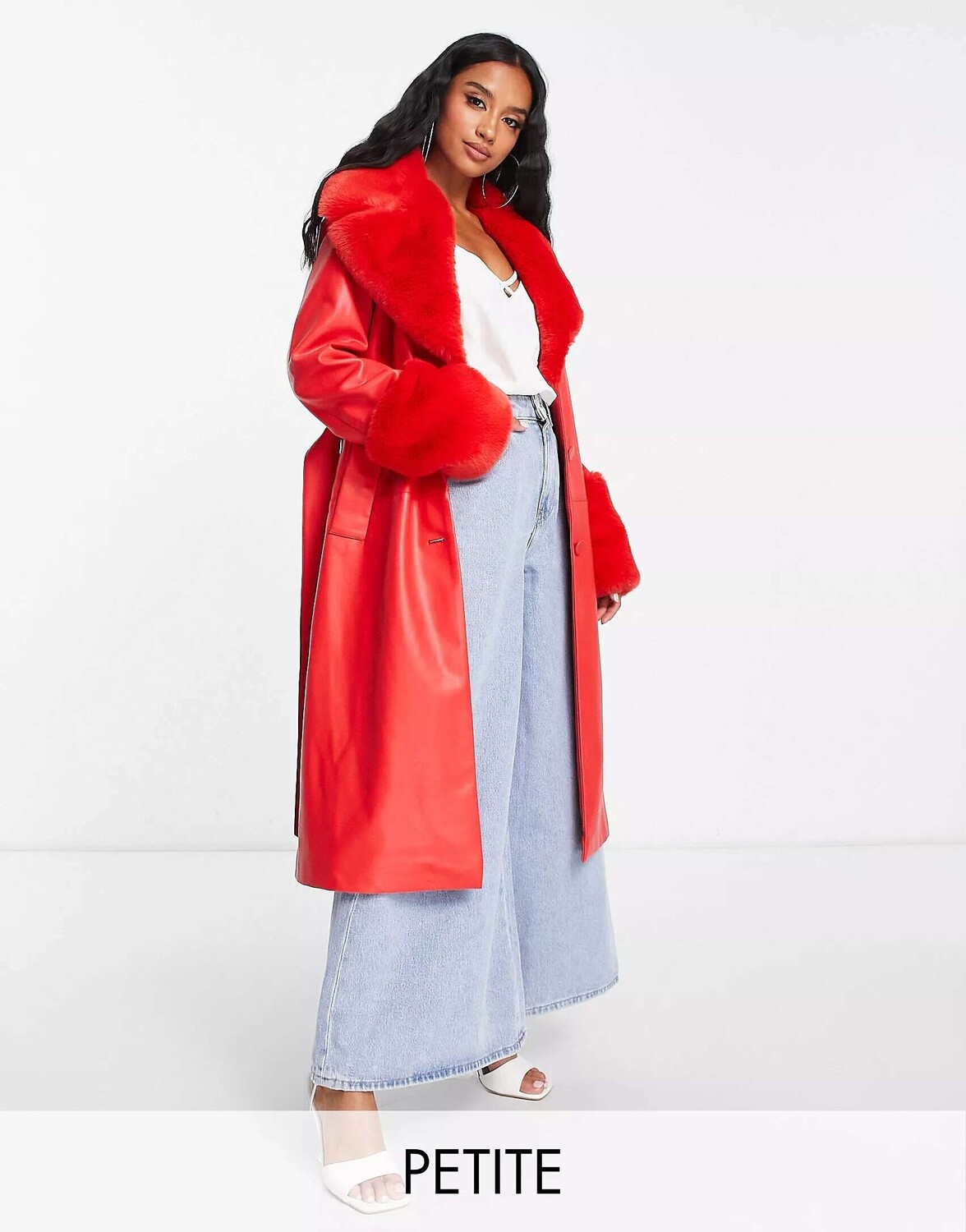 

Красное пальто из искусственного меха с поясом Forever New Petite, Красный