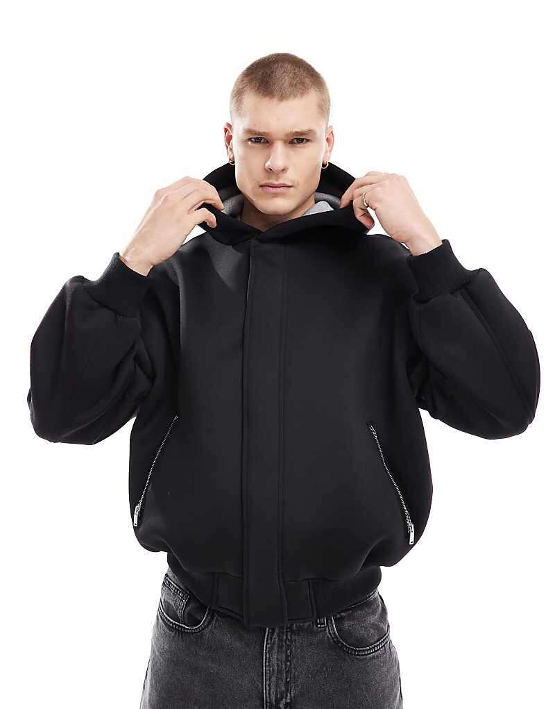 

Bershka – качественная куртка черного цвета свободного кроя