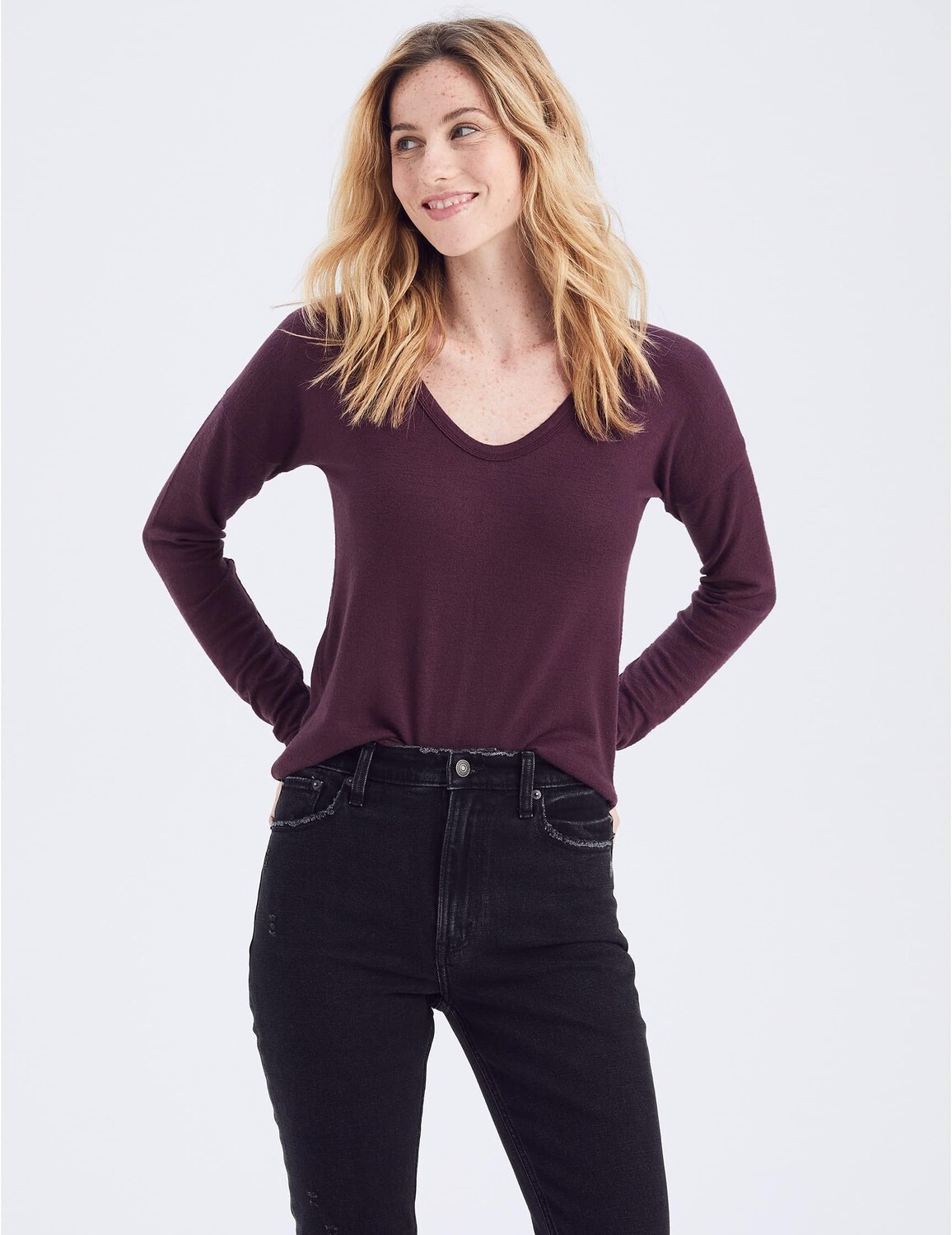 

Футболка с длинными рукавами и V-образным вырезом Abercrombie & Fitch, цвет Dark Brown