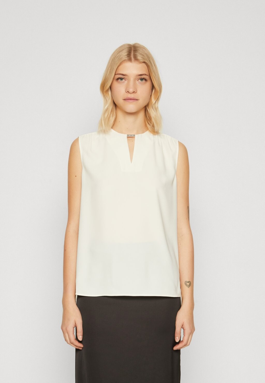 

Верх SLEEVELESS BLOUSE Calvin Klein, крем
