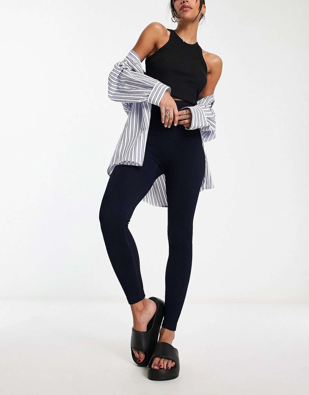 

Черные бесшовные леггинсы в рубчик ASOS