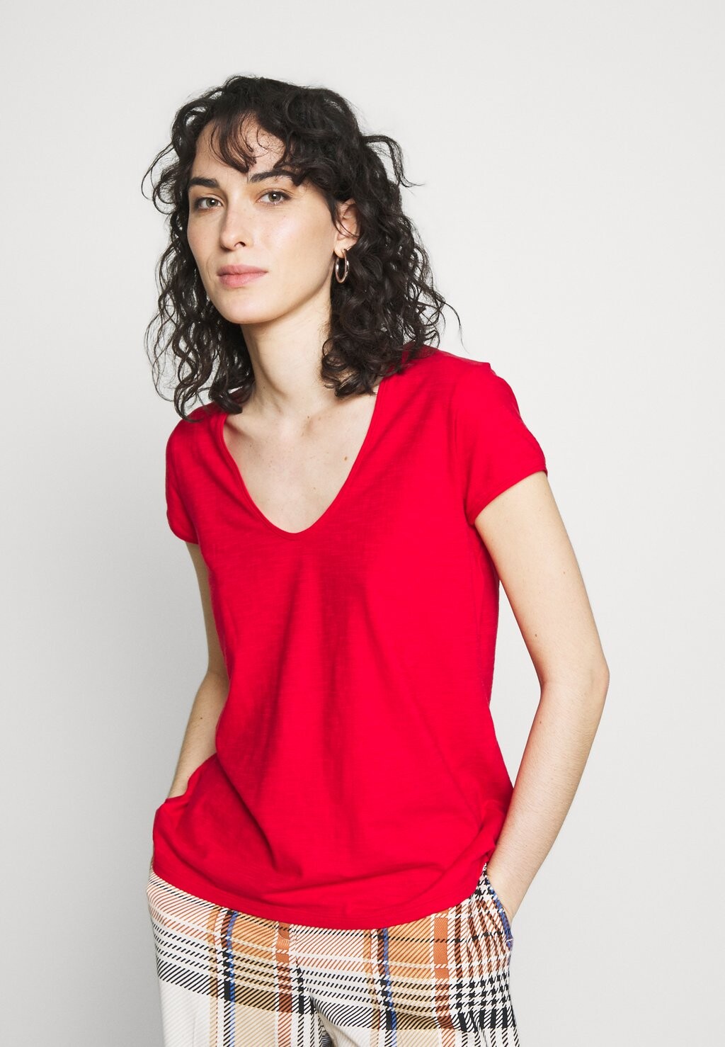 

Футболка Basic DRYKORN, красный