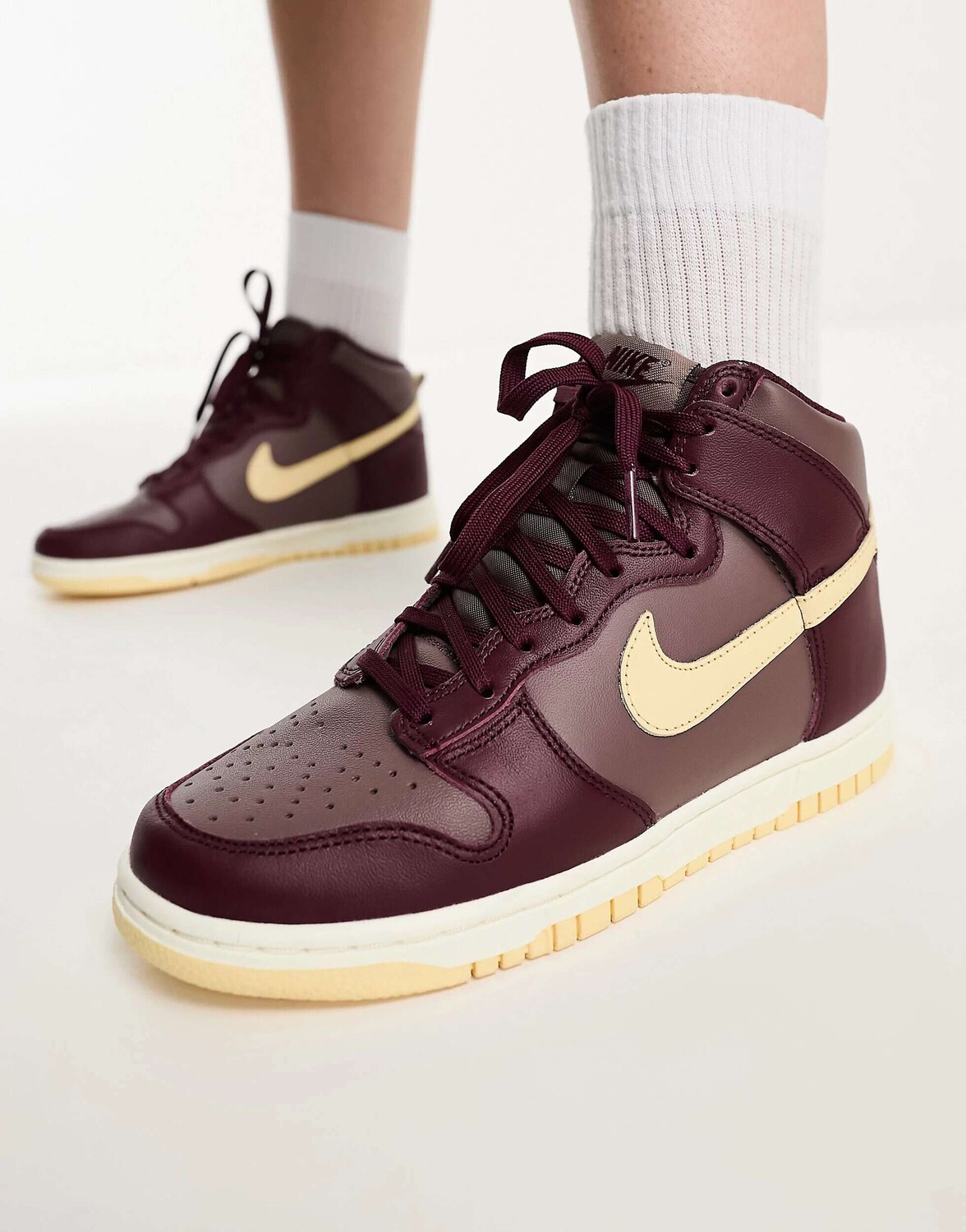 

Высокие кроссовки Nike Dunk сливового и темно-бордового цветов, Красный