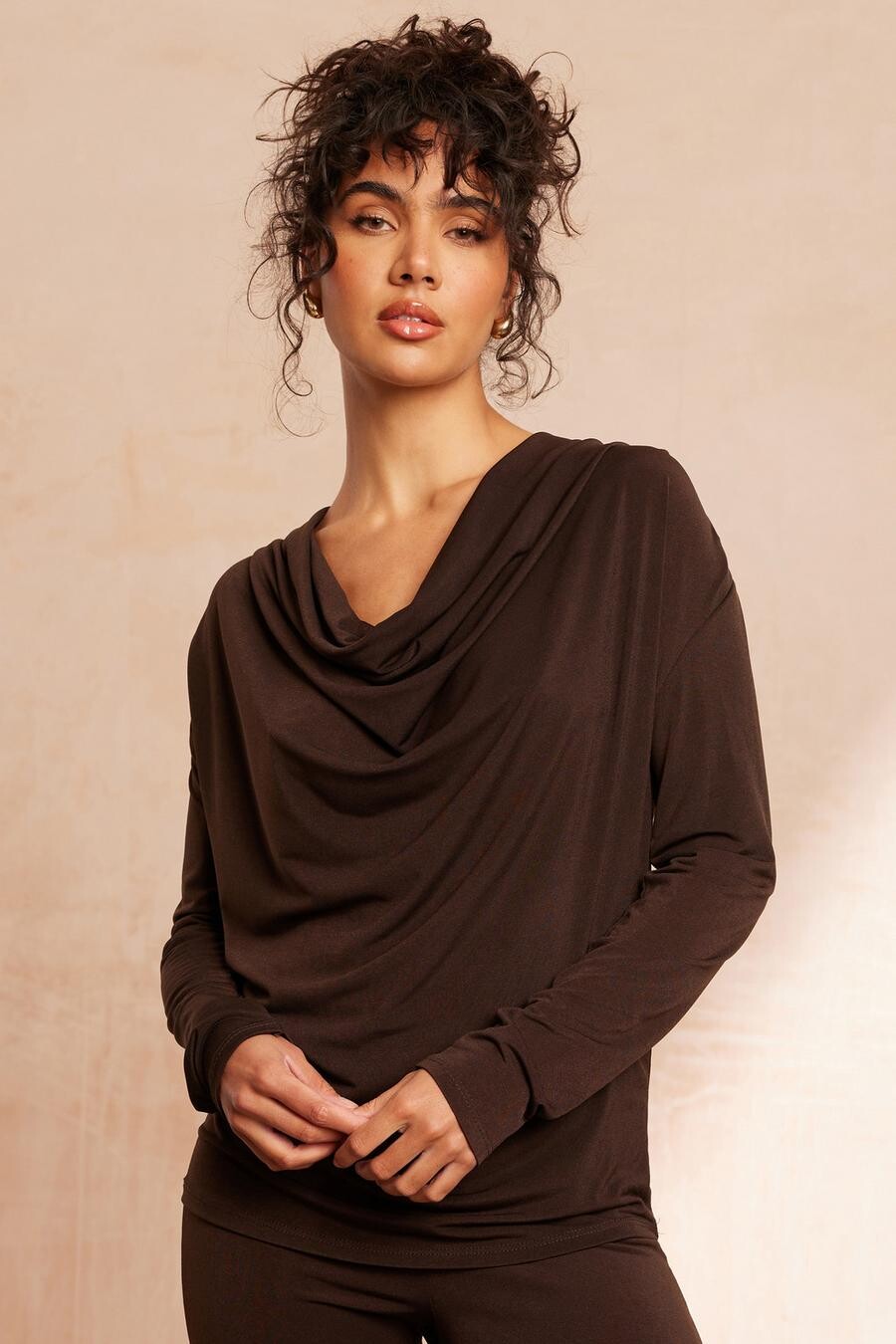 

Коричневый топ с воротником-хомутиком QUIZ Clothing