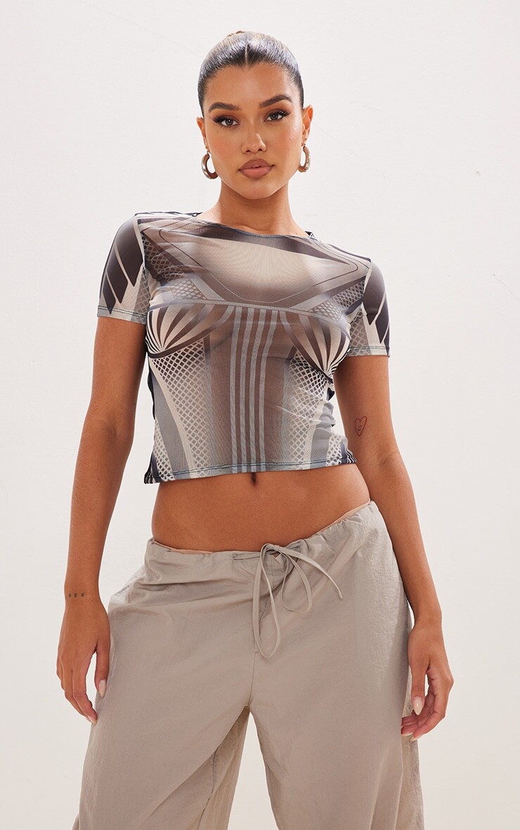 

PrettyLittleThing Черная футболка с сетчатым принтом