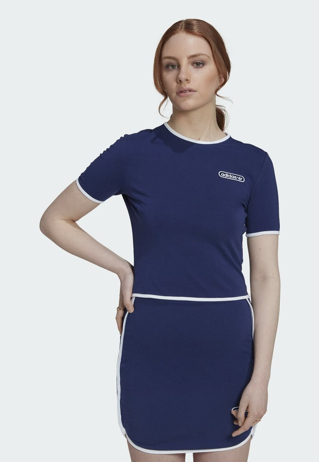

Футболка с принтом adidas Originals, синий
