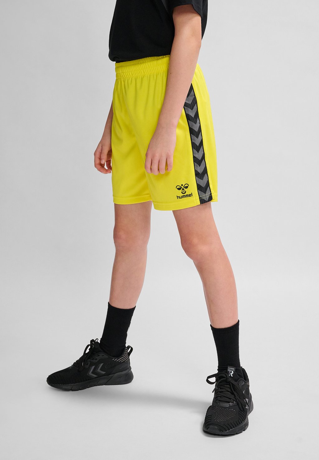 Короткие спортивные брюки AUTHENTIC Hummel, цвет blazing yellow спортивные брюки 3 4 authentic hummel цвет black