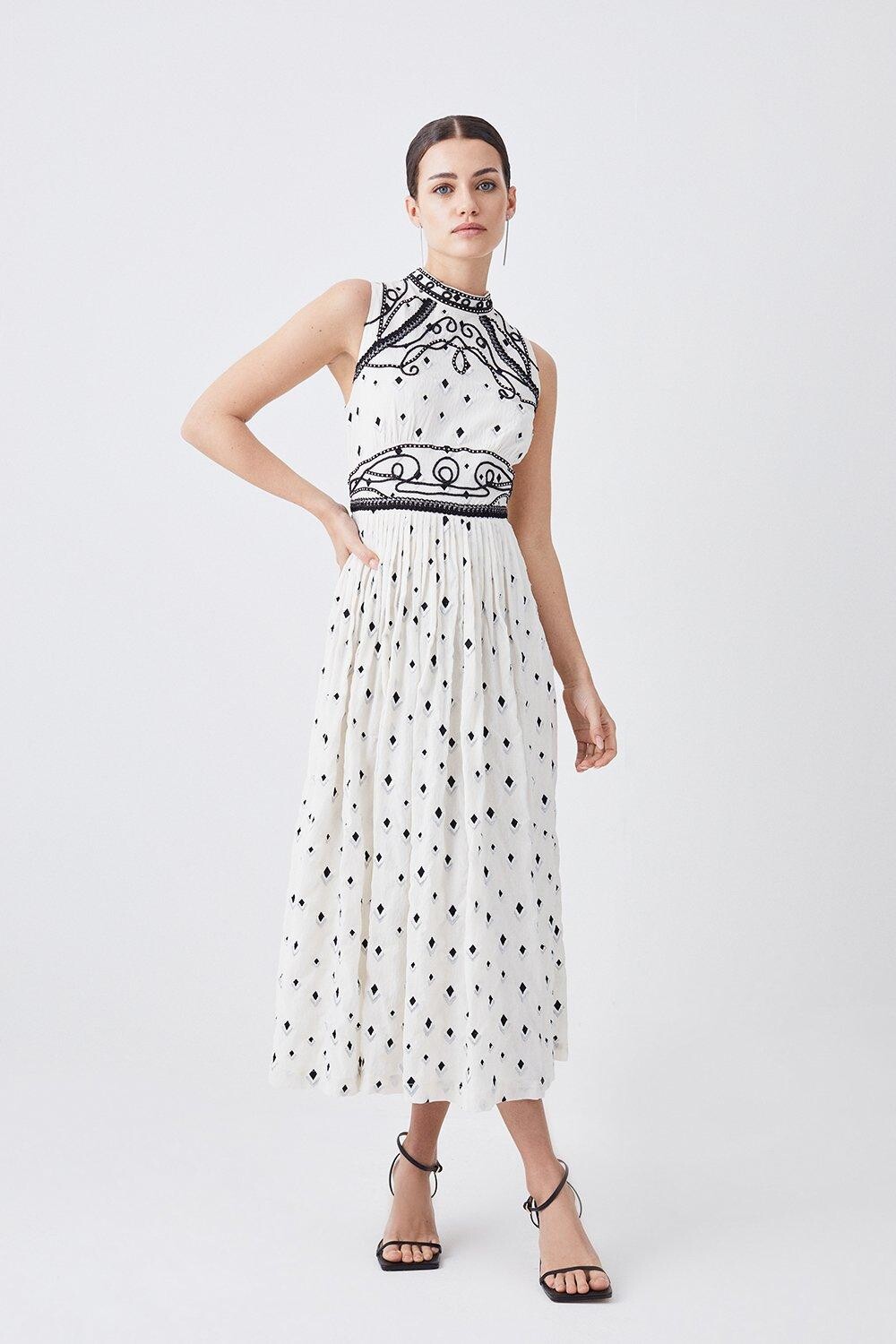 

Миниатюрное тканое платье Cornelli с вышивкой и лентой Karen Millen, белый