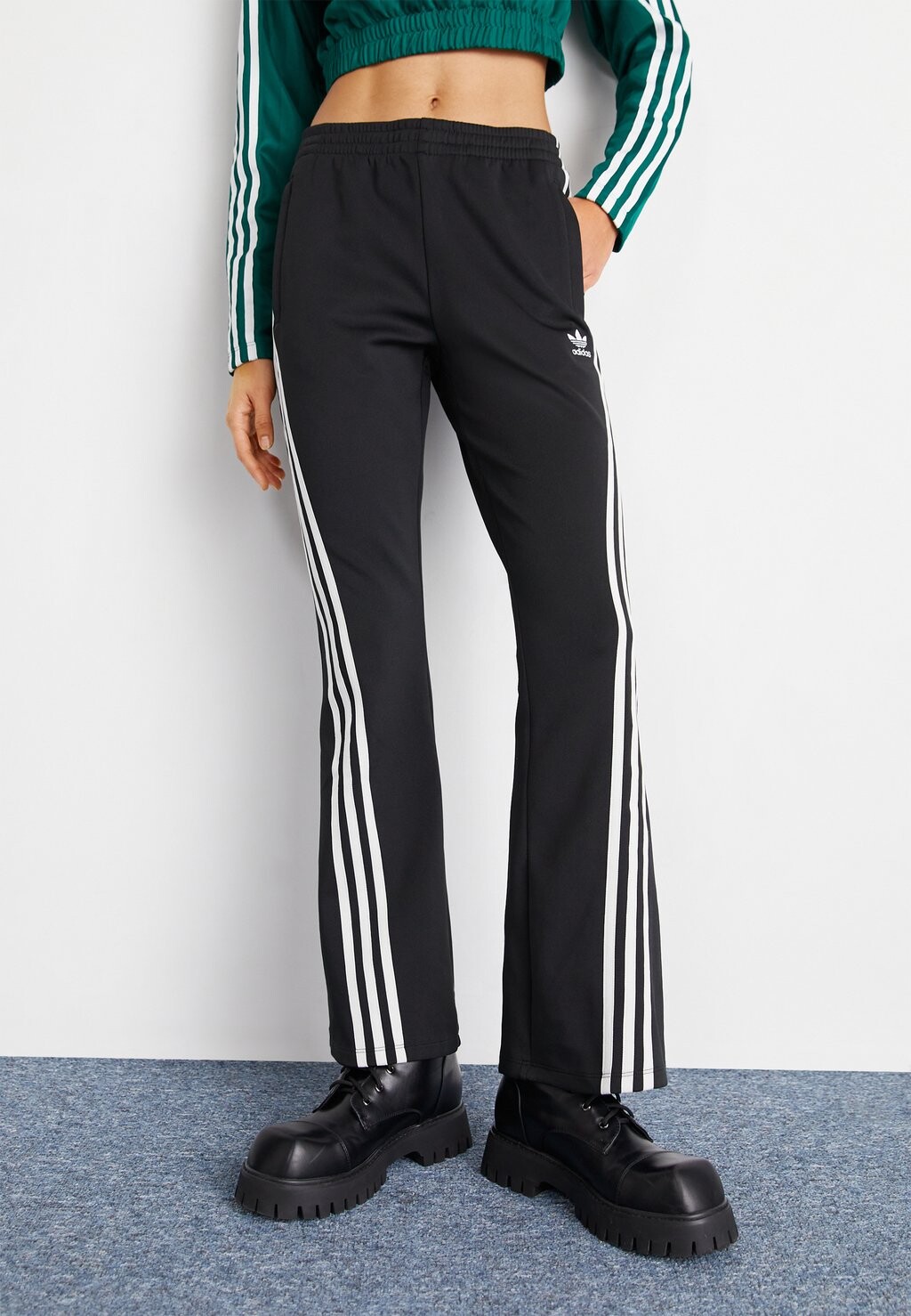 

Тренировочные брюки adidas Originals, черный