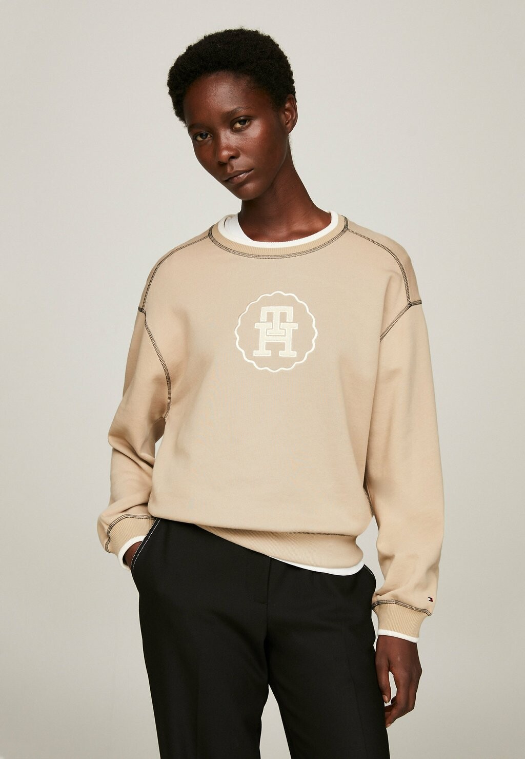 

Толстовка Modern Tipped Crew Neck Tommy Hilfiger, бежевый