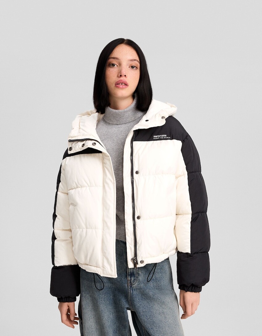 

Куртка из смесового нейлона с капюшоном и цветными вставками Bershka, экрю