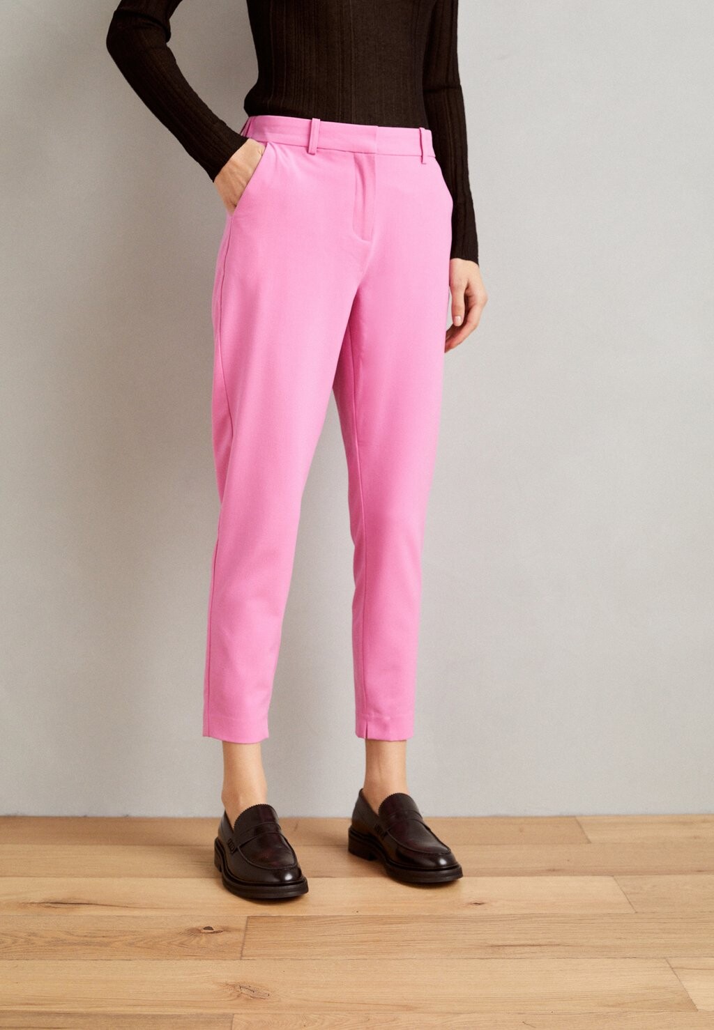 

Брюки DANTA PANTS CROP b.young, цвет super pink