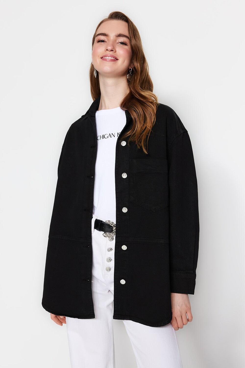 

Черная джинсовая куртка с разрезами Trendyol Modest, черный