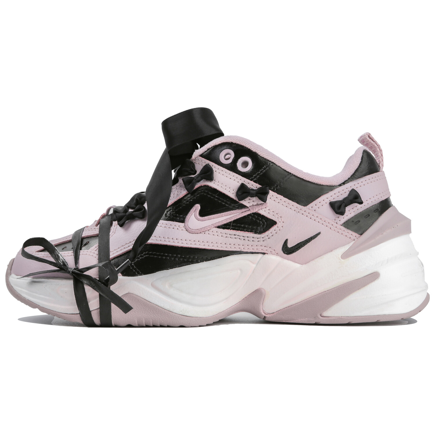 

Женские массивные кроссовки Nike M2K