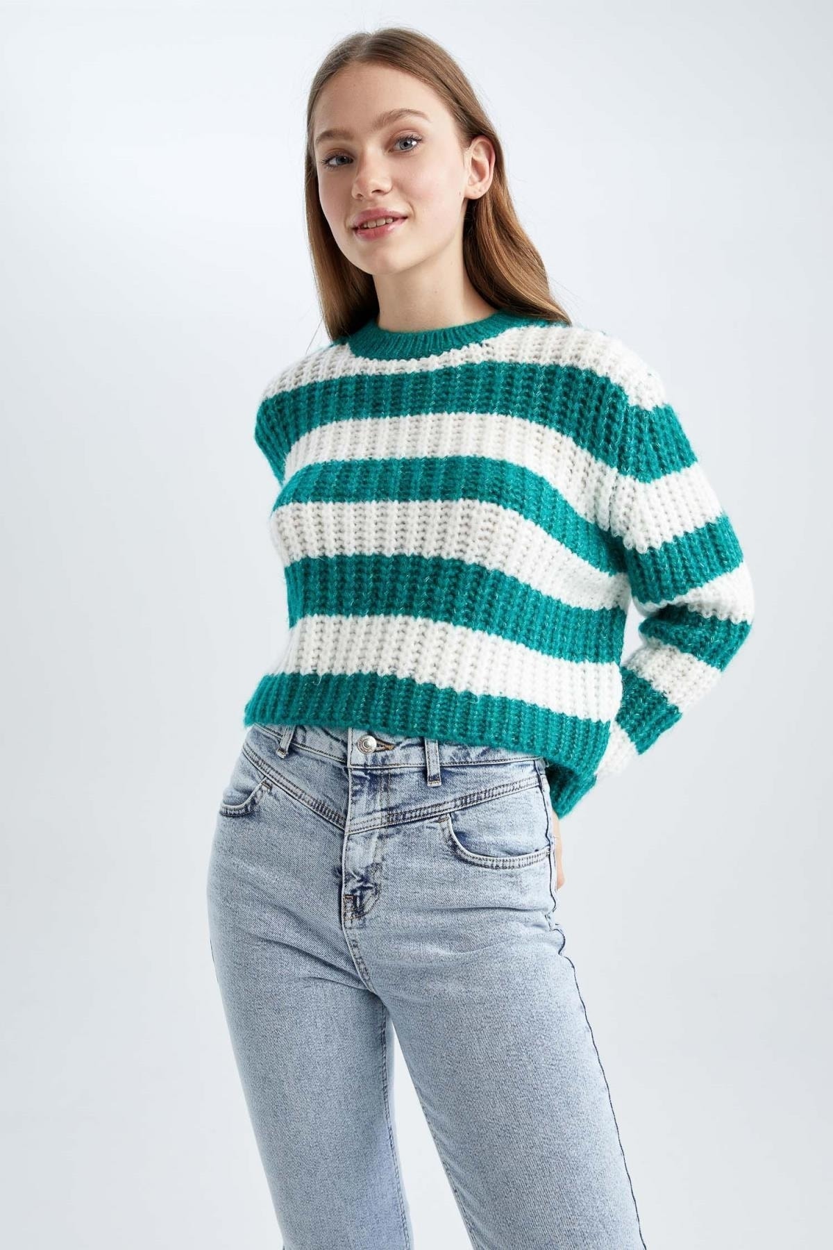 Крутой свитер оверсайз с круглым вырезом DeFacto, зеленый свитер оверсайз с круглым вырезом defacto экрю