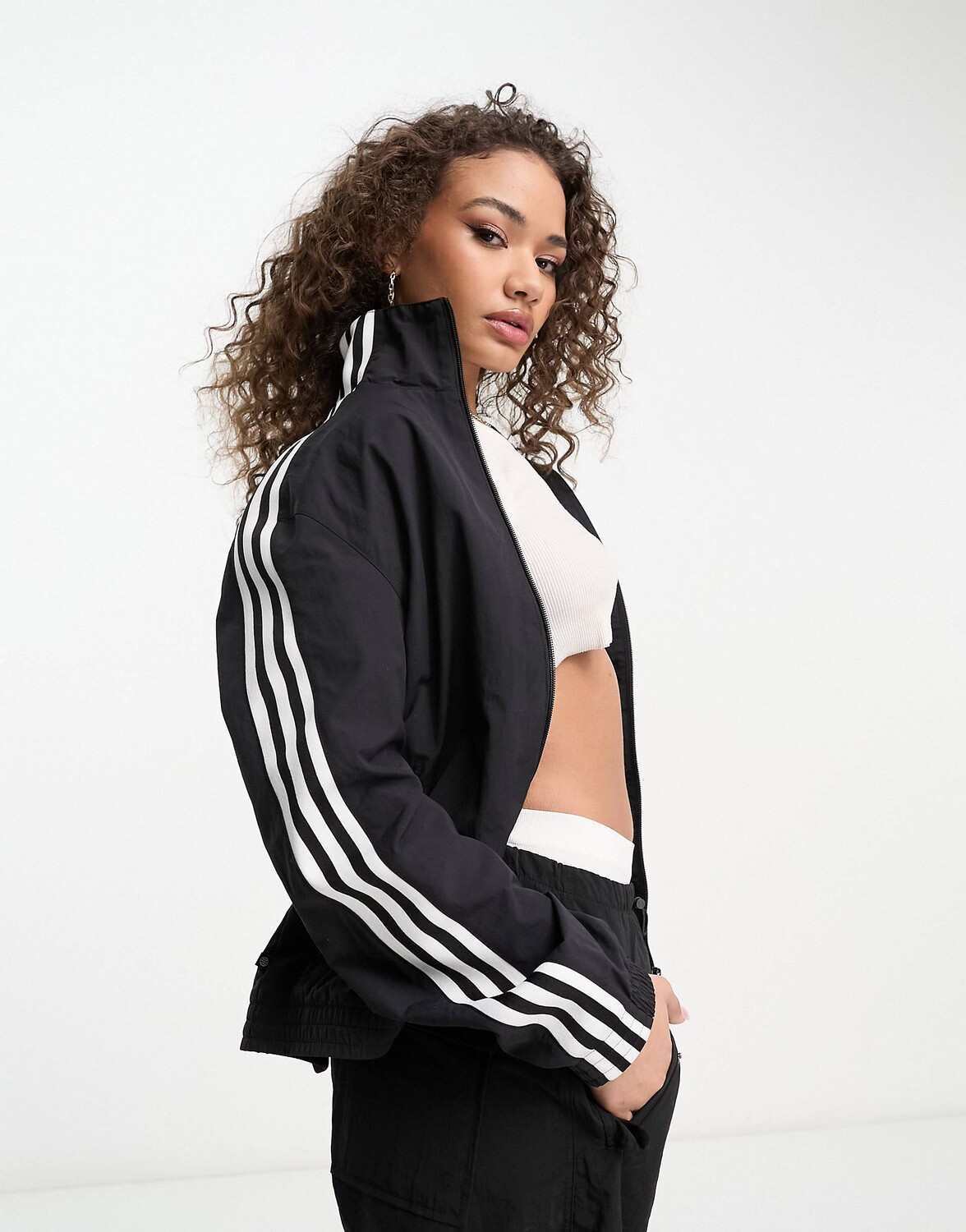 

Черная спортивная футболка adidas Originals, Черный