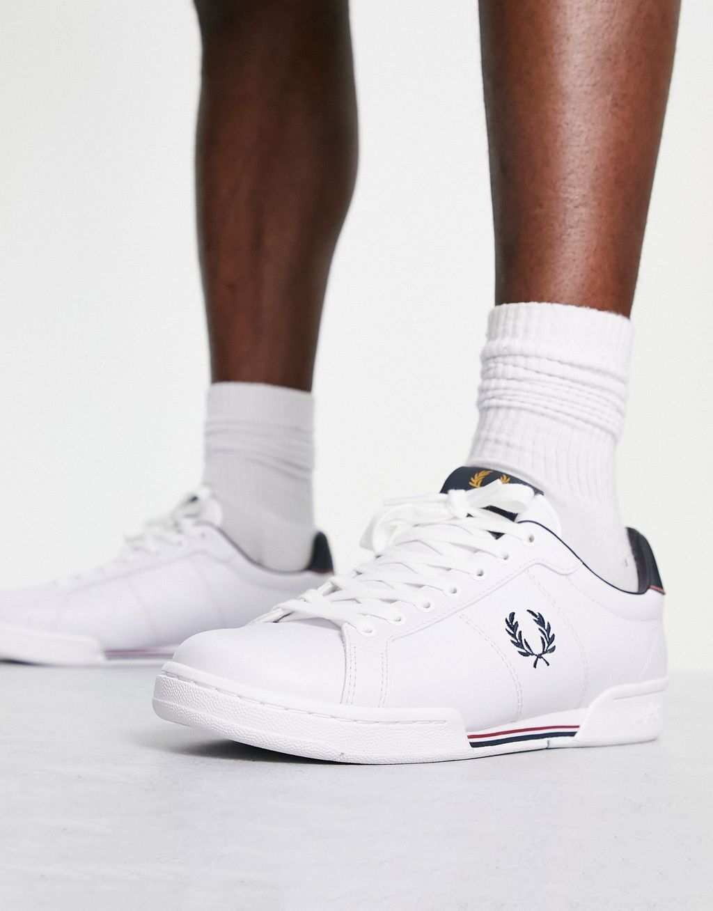 Белые кожаные кроссовки Fred Perry B722 белые кожаные кроссовки fred perry spencer