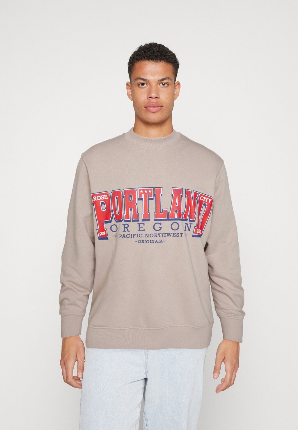 

Толстовка JORCAPITAL CREW NECK Jack & Jones, атмосфера