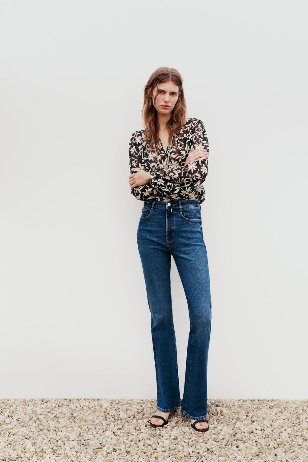 

Полупрозрачная блузка с цветочным принтом ZARA, экрю/черный