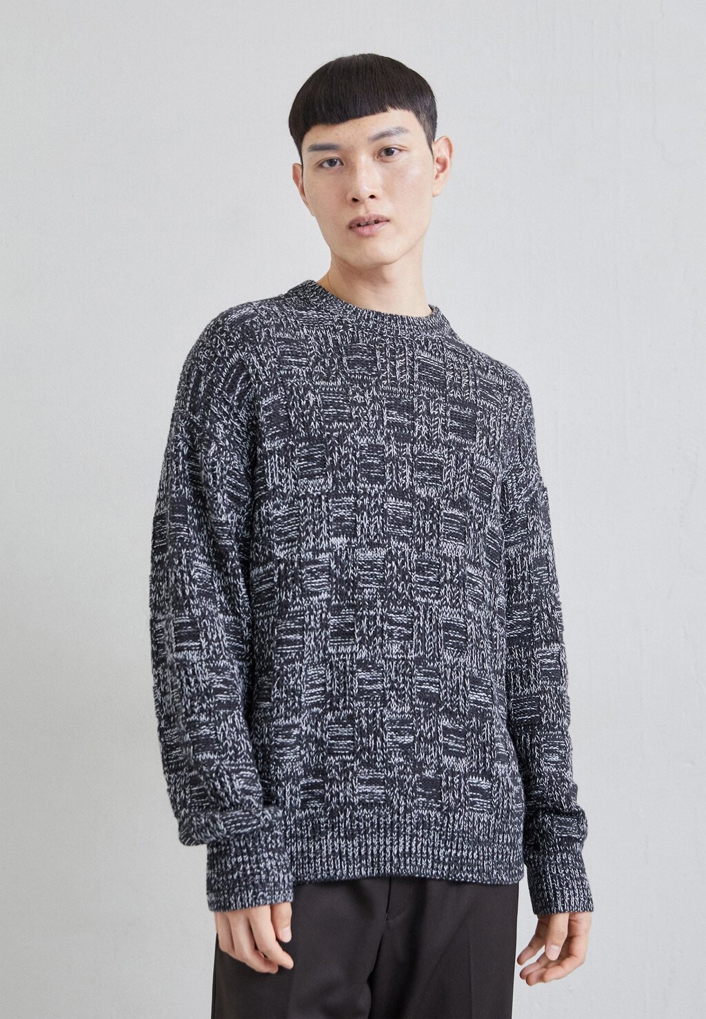 

Свитер КВАДРАТ Filippa K, черный/белый