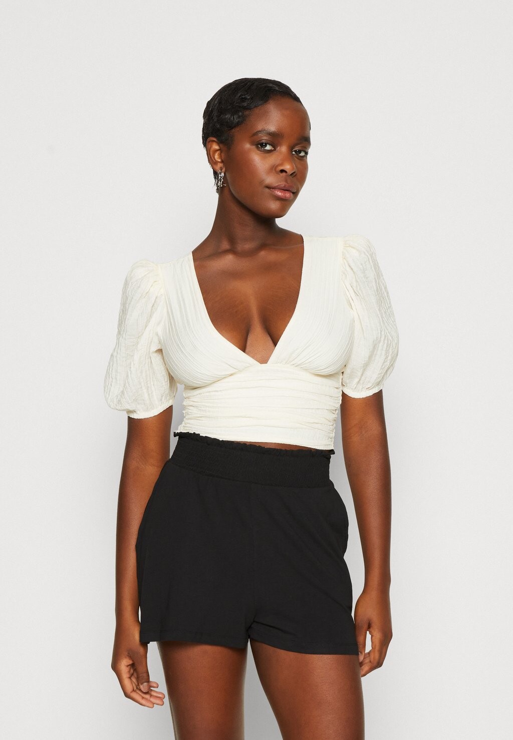 

Блузка Gina Tricot