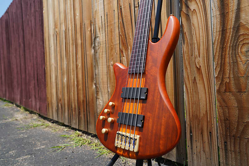 цена Басс гитара Schecter Diamond Series Stiletto Studio-5 Fretless - Honey Satin Left Handed 5-String Bass