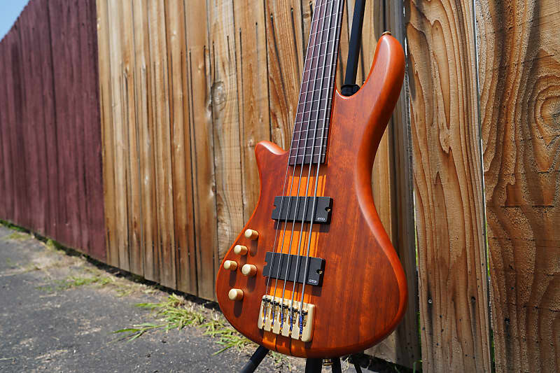 

Басс гитара Schecter Diamond Series Stiletto Studio-5 Fretless - Honey Satin Left Handed 5-String Bass