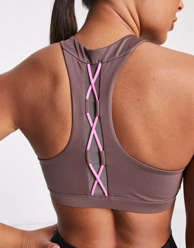 

Спортивный бюстгальтер сливового цвета Nike One Training Indy Novelty Dri-FIT с легкой поддержкой и шнуровкой сзади