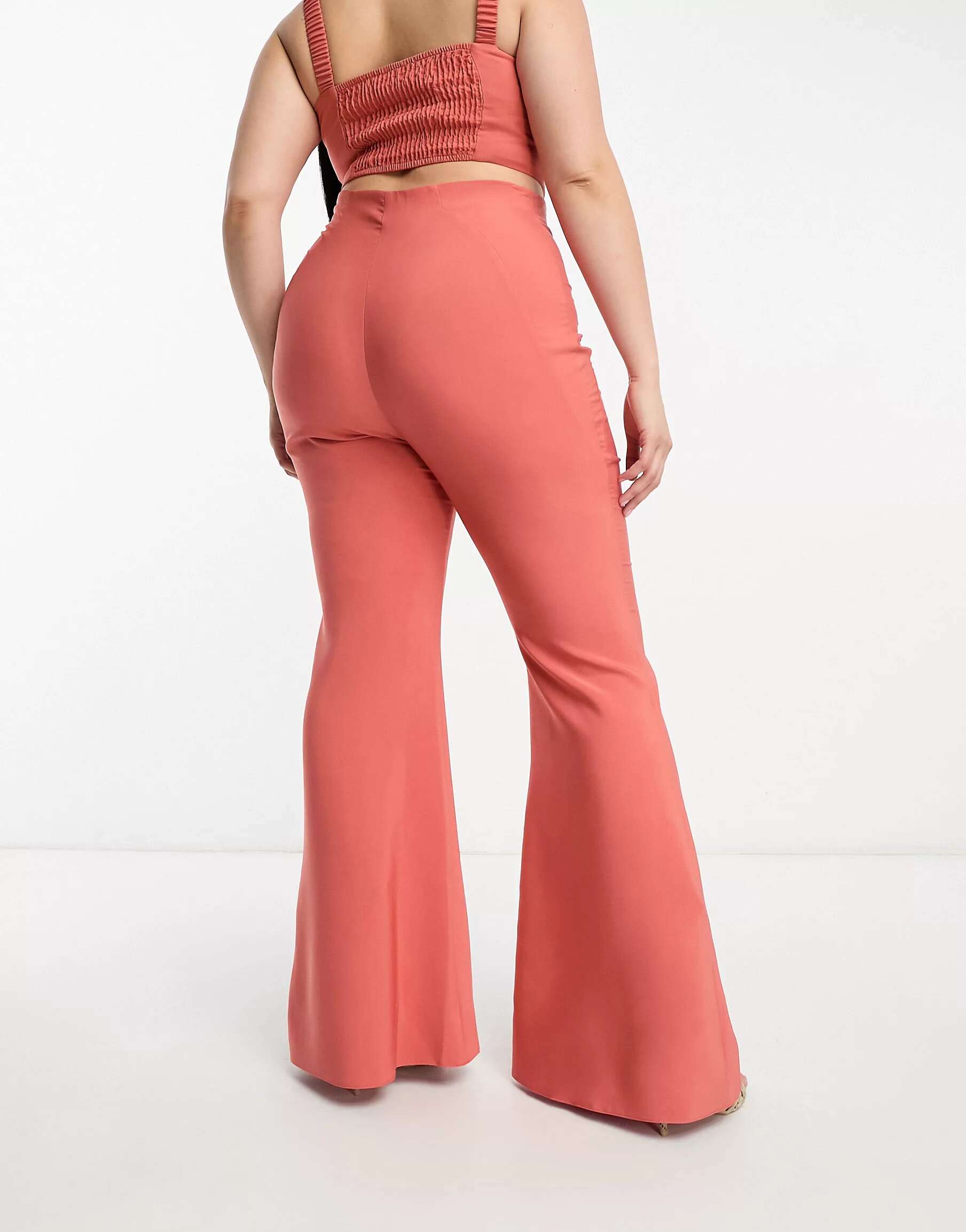 Цветные расклешенные костюмные брюки ASOS LUXE Curve