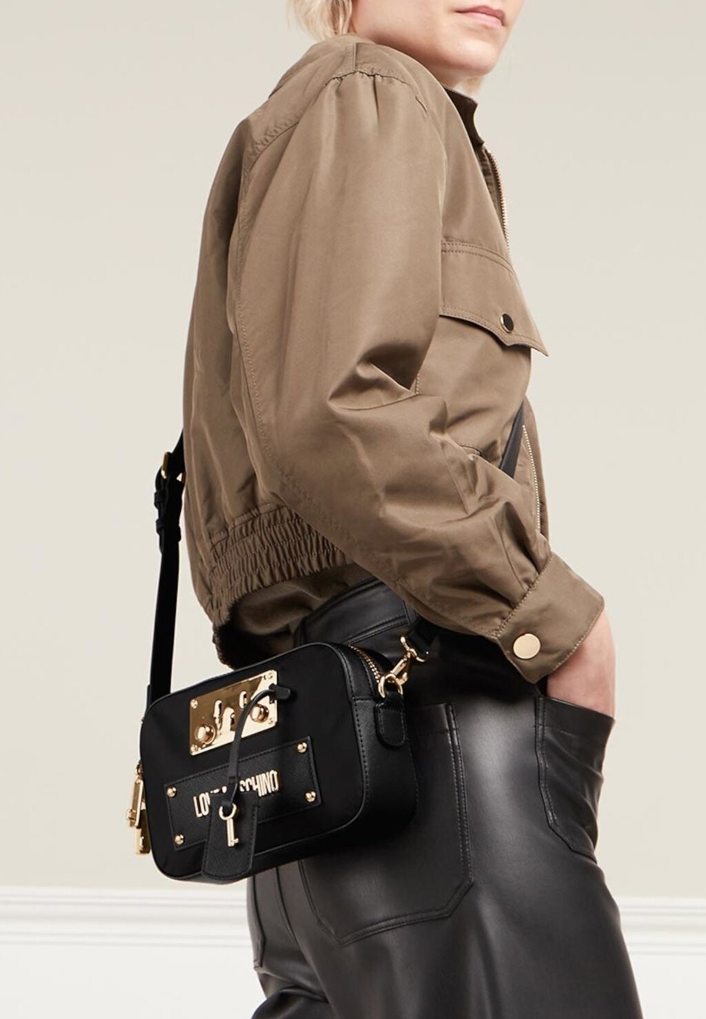 

Сумка через плечо Love Moschino, шварц