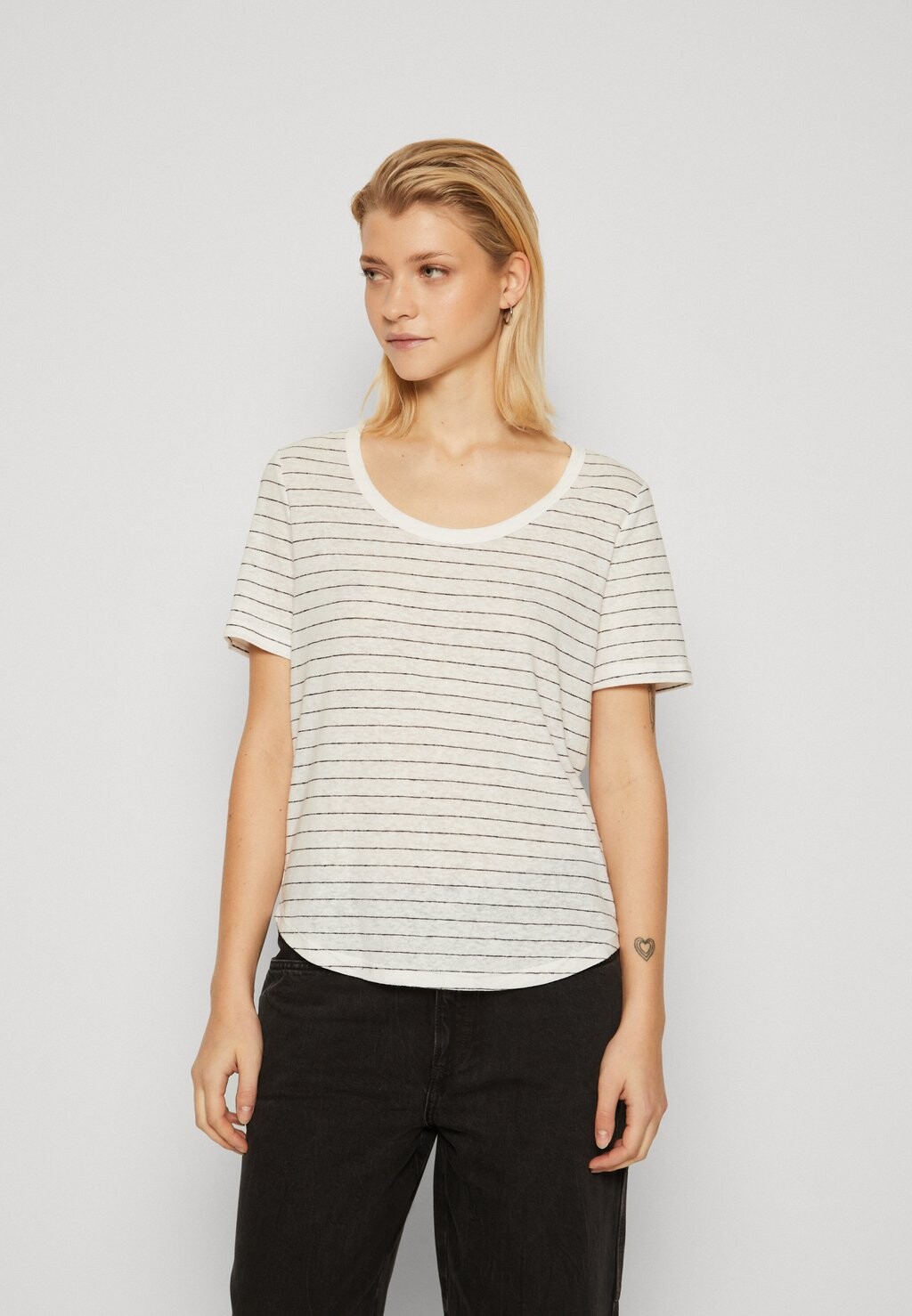 

Футболка базовая SCOOP GAP, цвет white/black