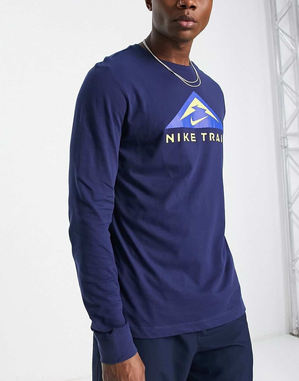 

Темно-синяя футболка с длинными рукавами и графическим рисунком Nike Running Trail Dri-Fit, Синий
