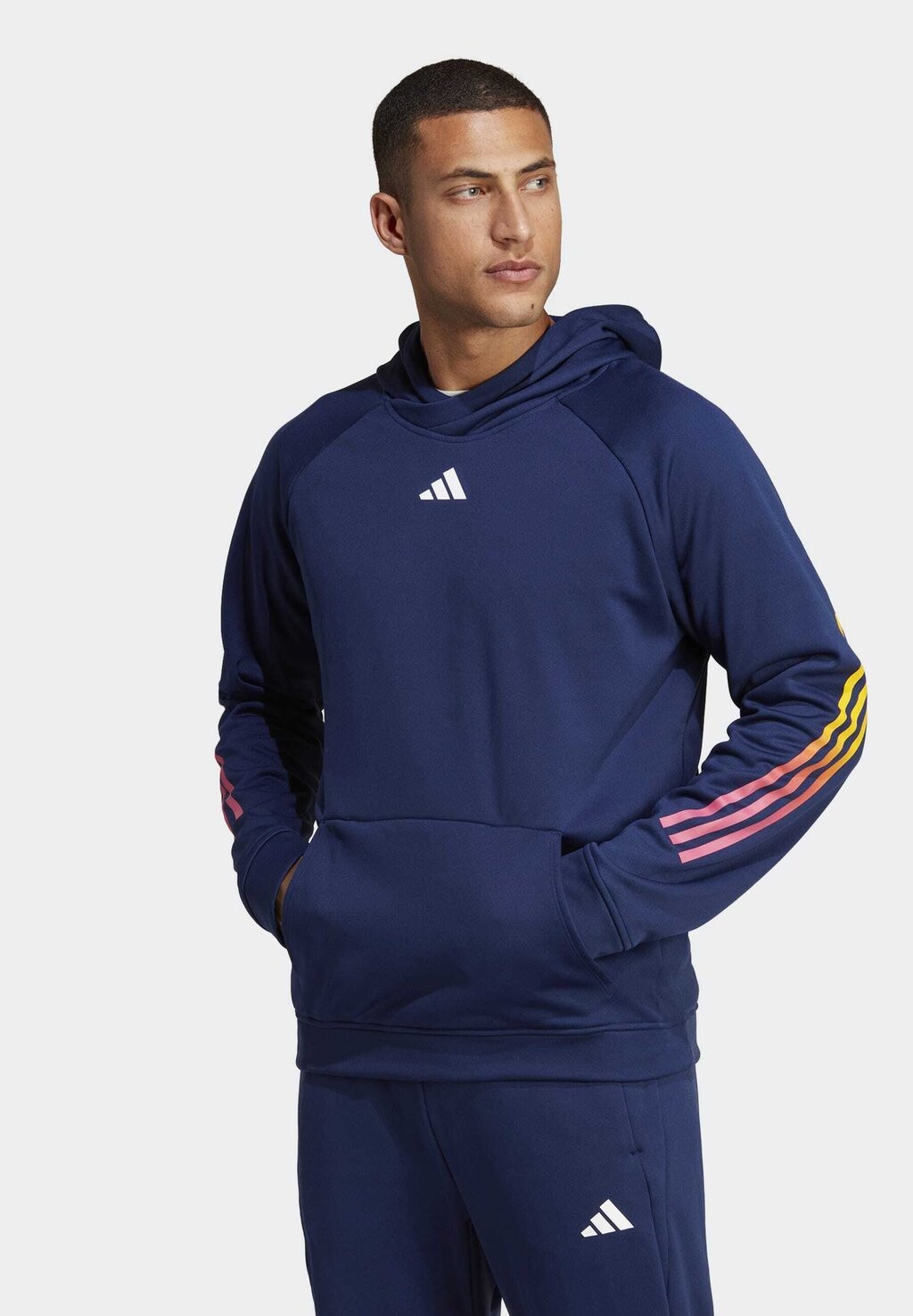 

Худи Adidas