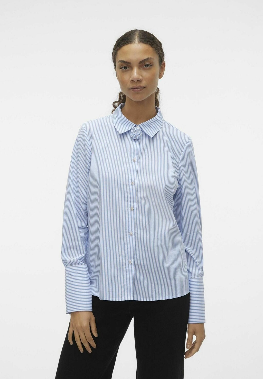 

Рубашка Vero Moda ВМСИЛЬЯ L/S FLOWER EXP, цвет bright white