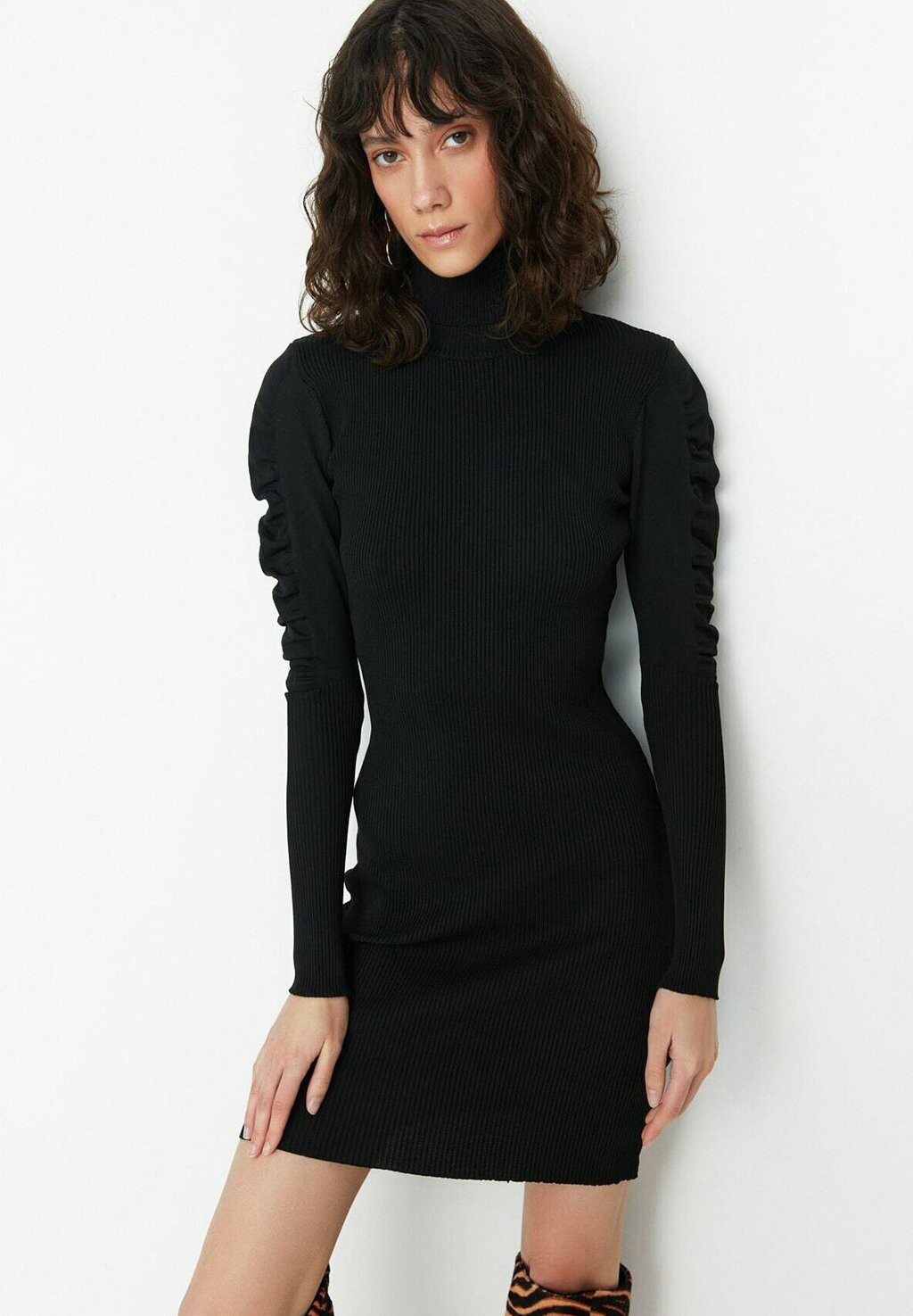 

Платье Trendyol, цвет black