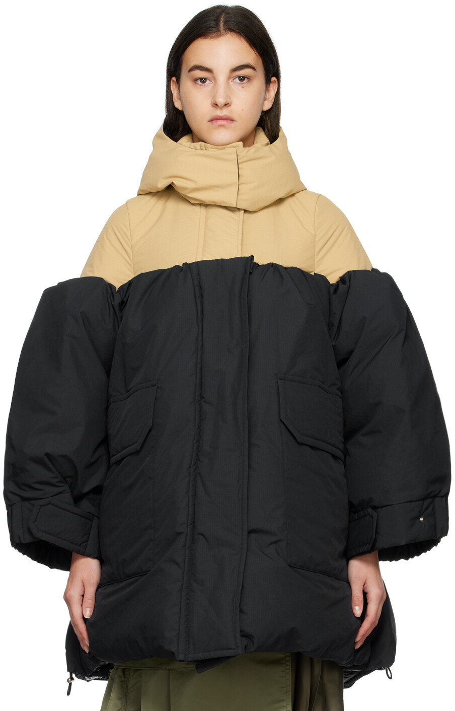 

Бежево-черная ватная куртка sacai, Черный