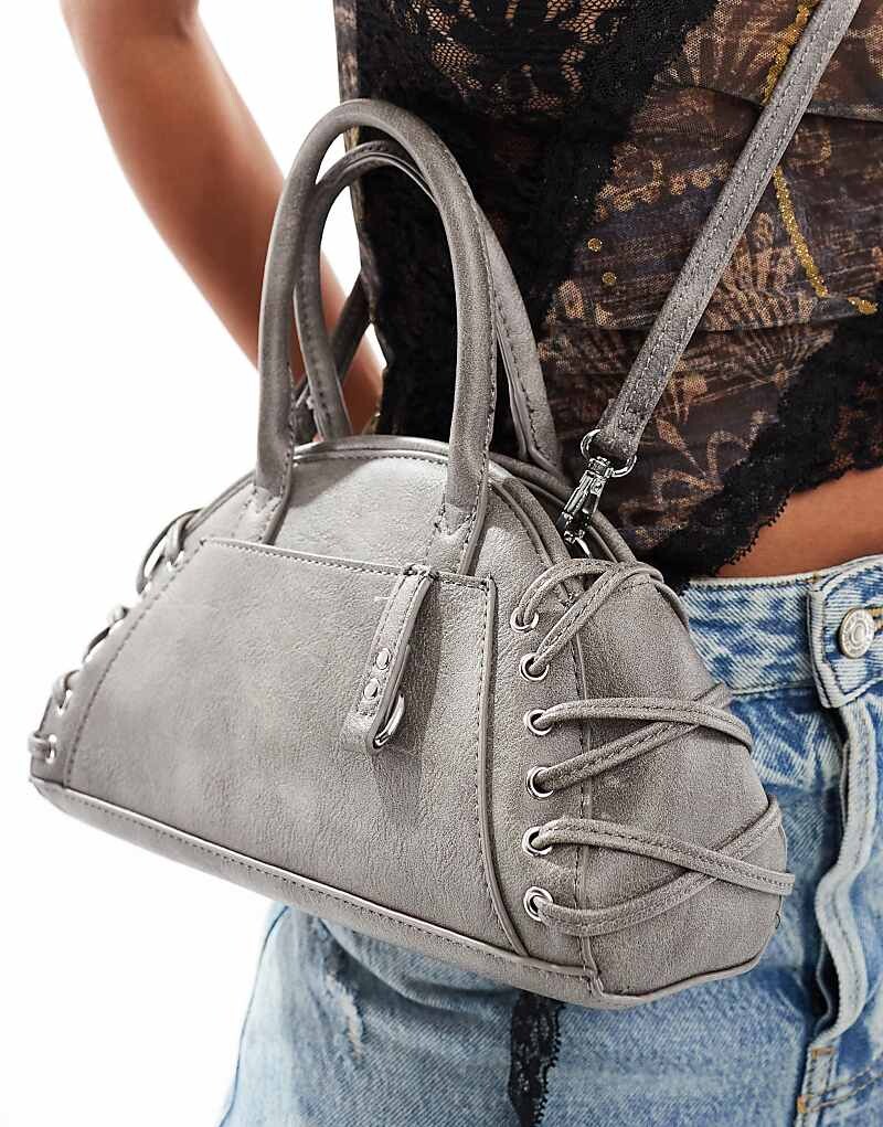 

Серая сумочка Bershka – с бахромой