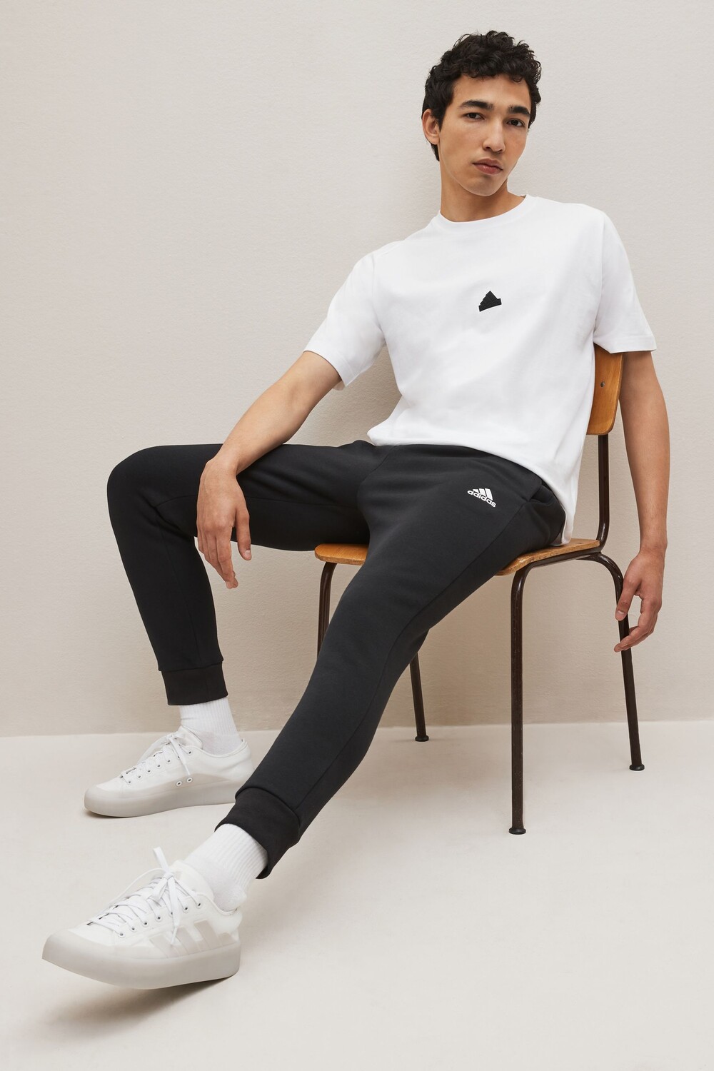 

Спортивная одежда Essentials с зауженными флисовыми манжетами adidas, черный