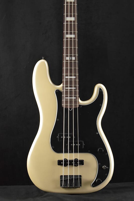 

Басс гитара Fender Duff McKagan Deluxe Precision Bass White Pearl Rosewood Fingerboard