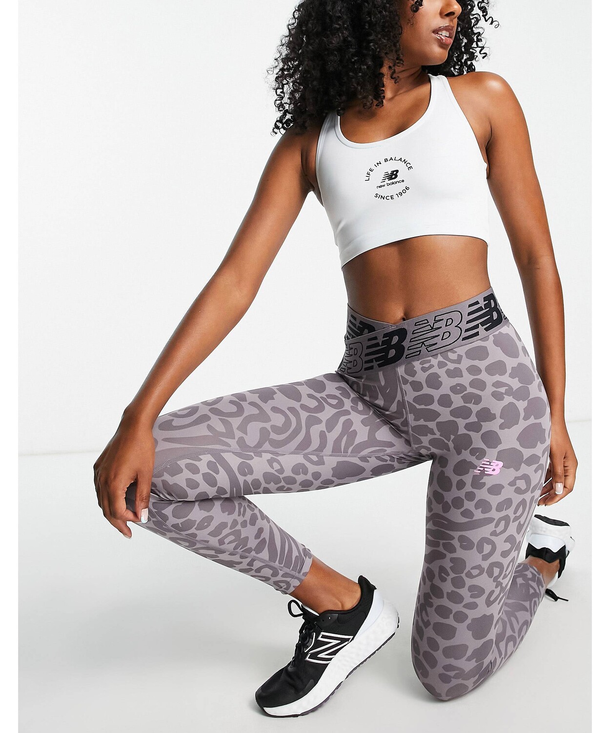 

Леопардовые леггинсы New Balance Running Relentless, Серый
