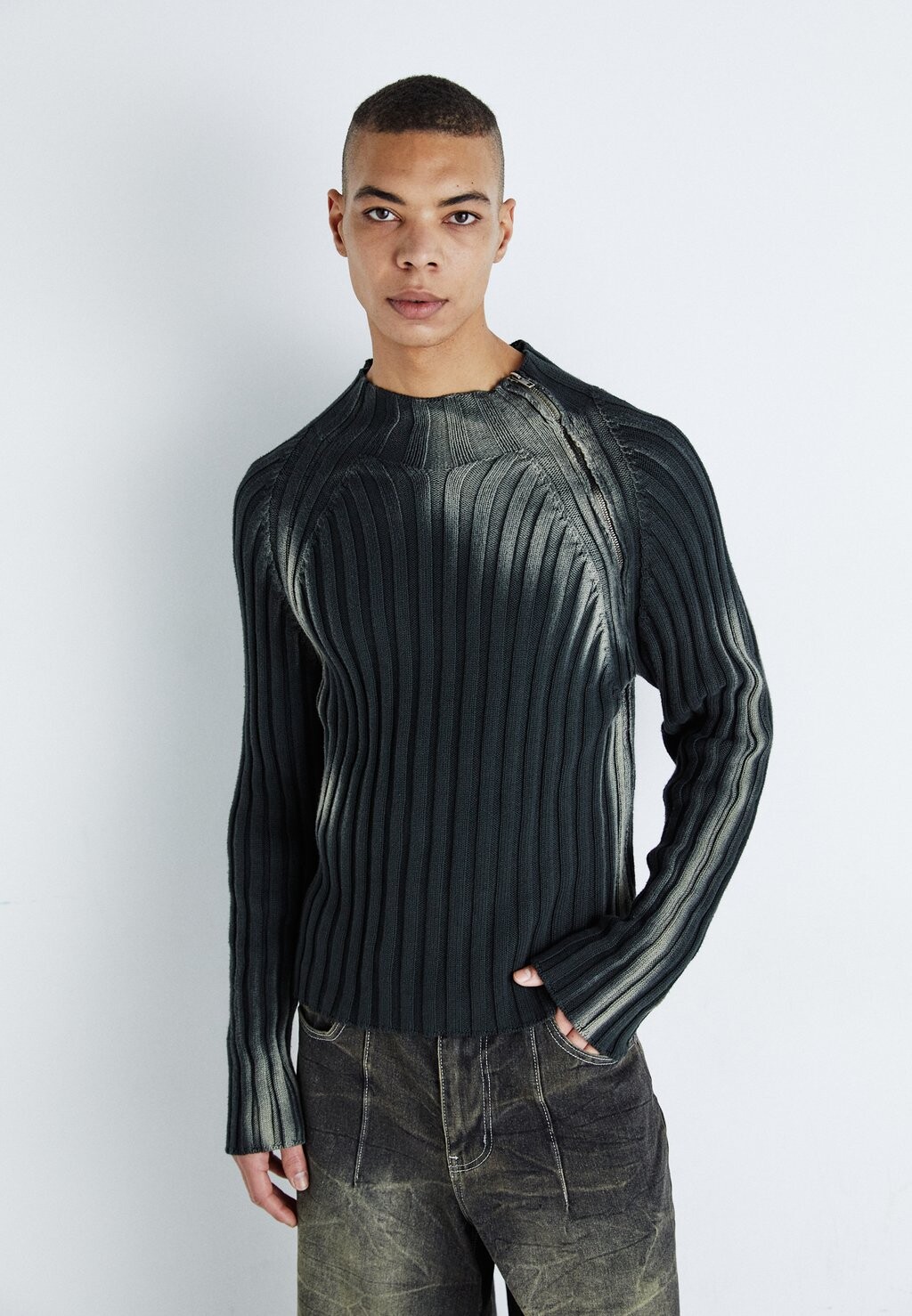 

Свитер Luster Asymmetric Jaded London, черный