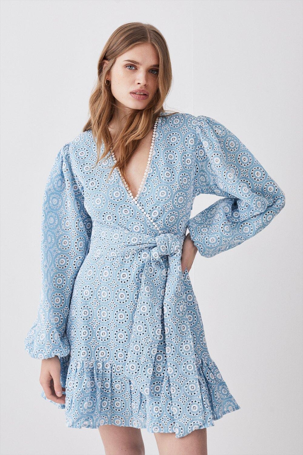 

Мини-платье Tall Broderie из хлопка с запахом Karen Millen, синий