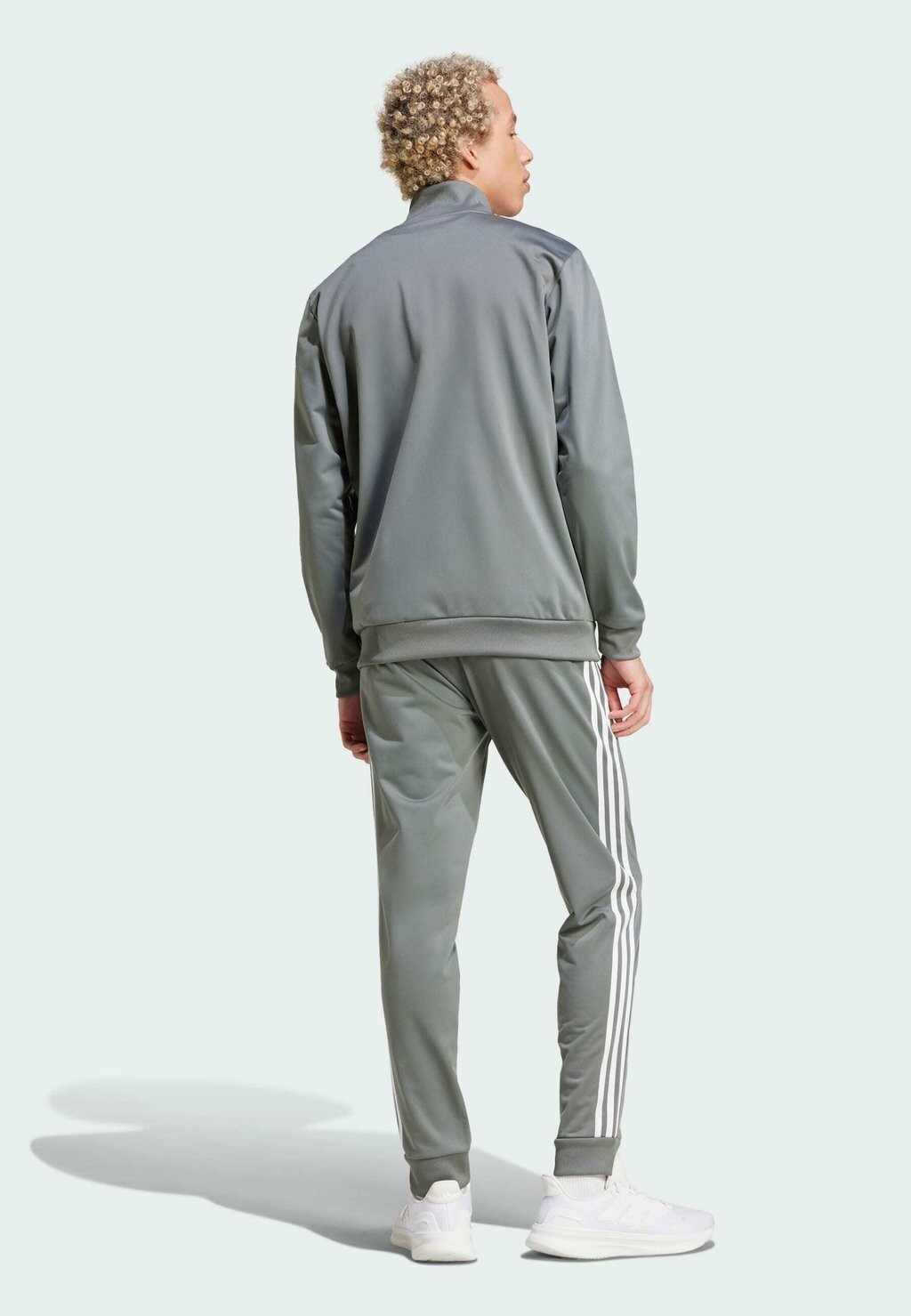 

Спортивный костюм adidas Sportswear, серый