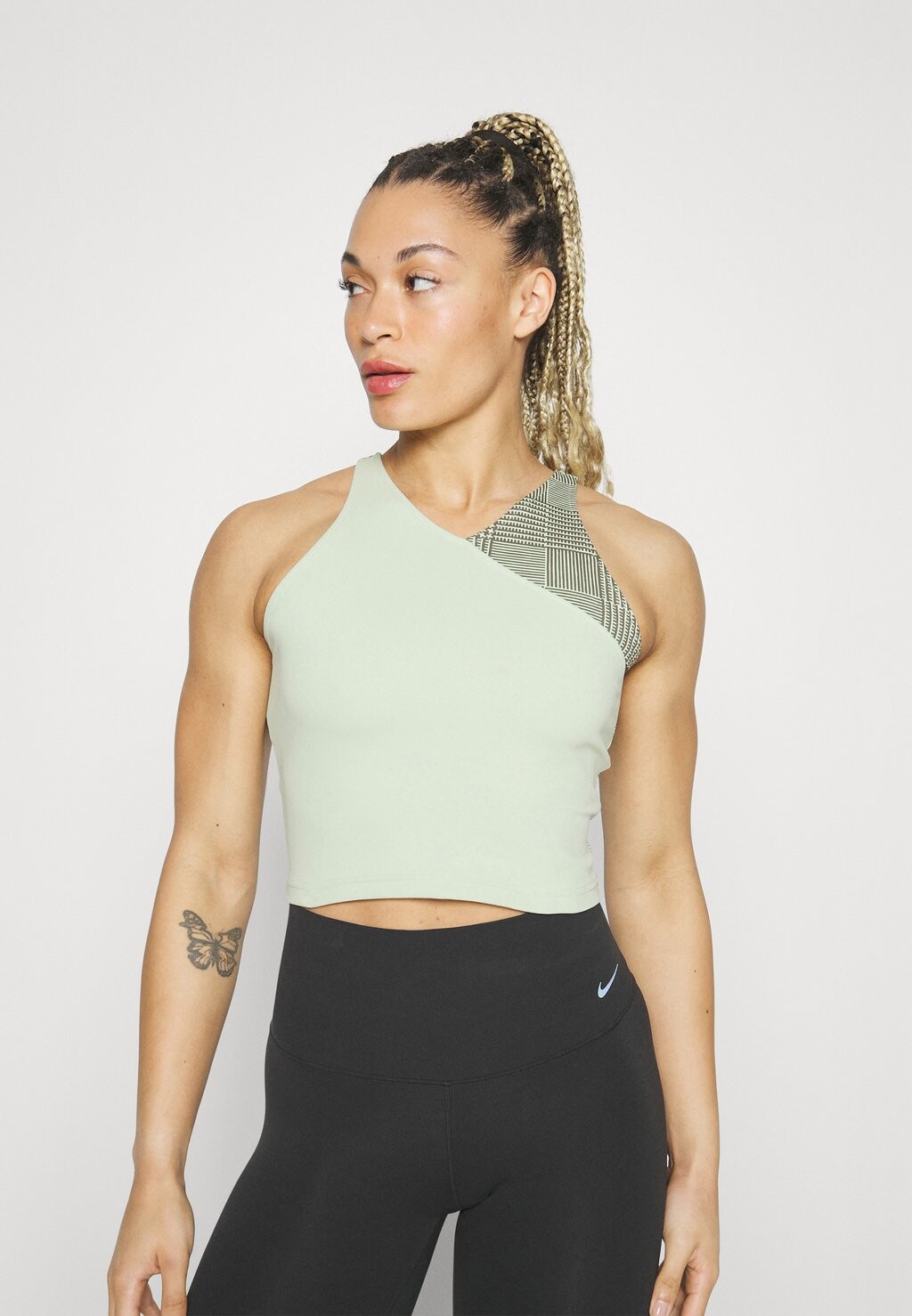 

Топ Nike