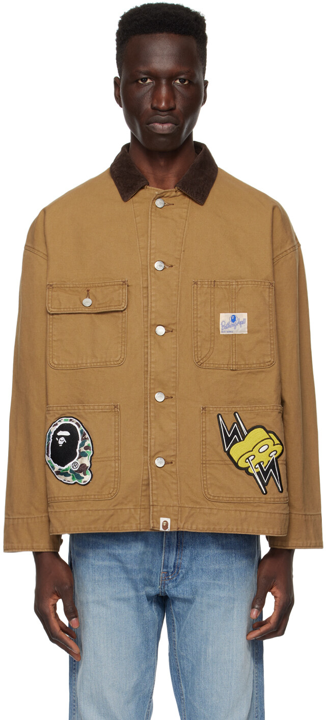 

Бежевая куртка с нашивками Bape