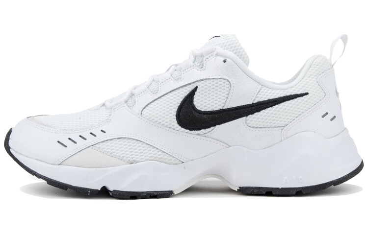 

Кроссовки Nike Air Heights, белый / черный